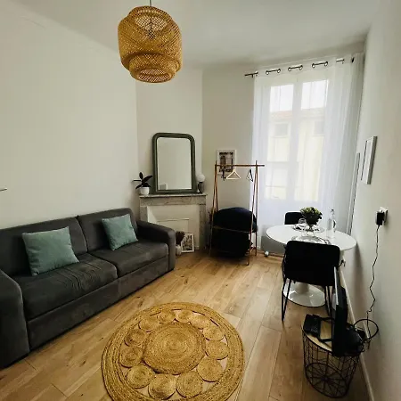 Joli Sur Le Port Канны