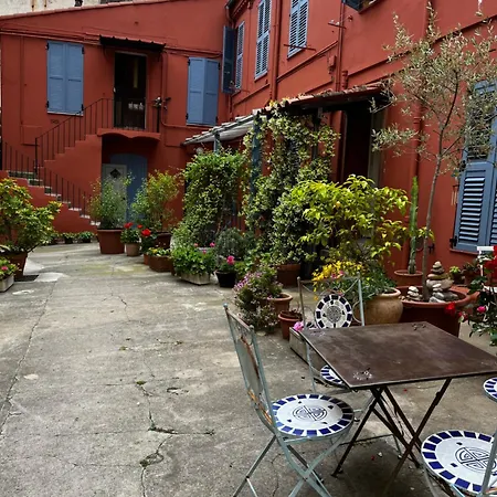 Joli Sur Le Port Канны