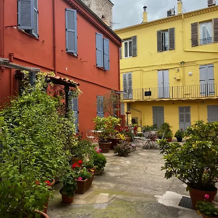 Joli Sur Le Port * Канны